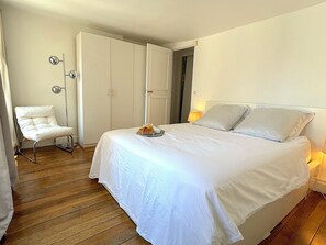 1 bedroom, iron/ironing board, WiFi, bed sheets - L'appartement Colombier (Paris)