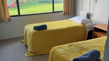 1 quarto, Wi-Fi de cortesia, roupa de cama
