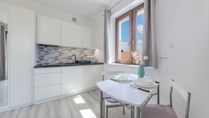 Studio (2) | Private kitchen | Fridge, stovetop, electric kettle, cookware/dishes/utensils