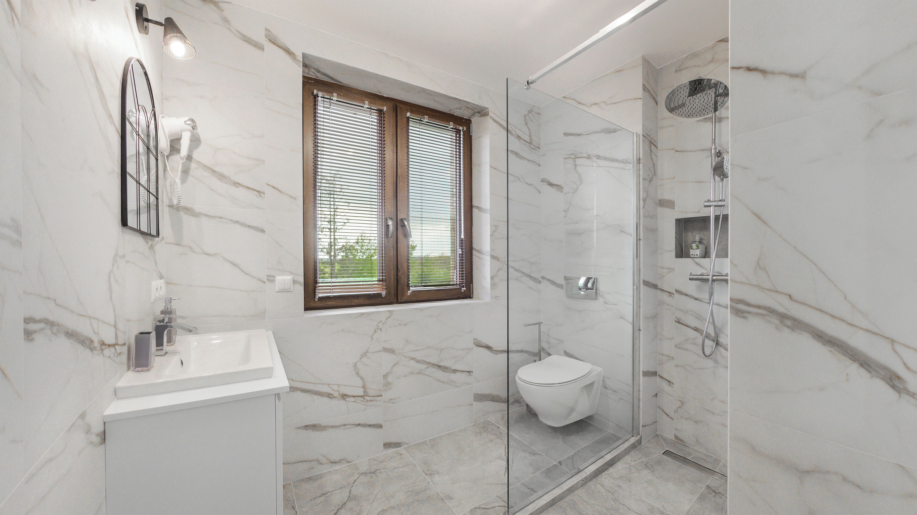 Estudio (3) | Baño | Regadera y toallas 