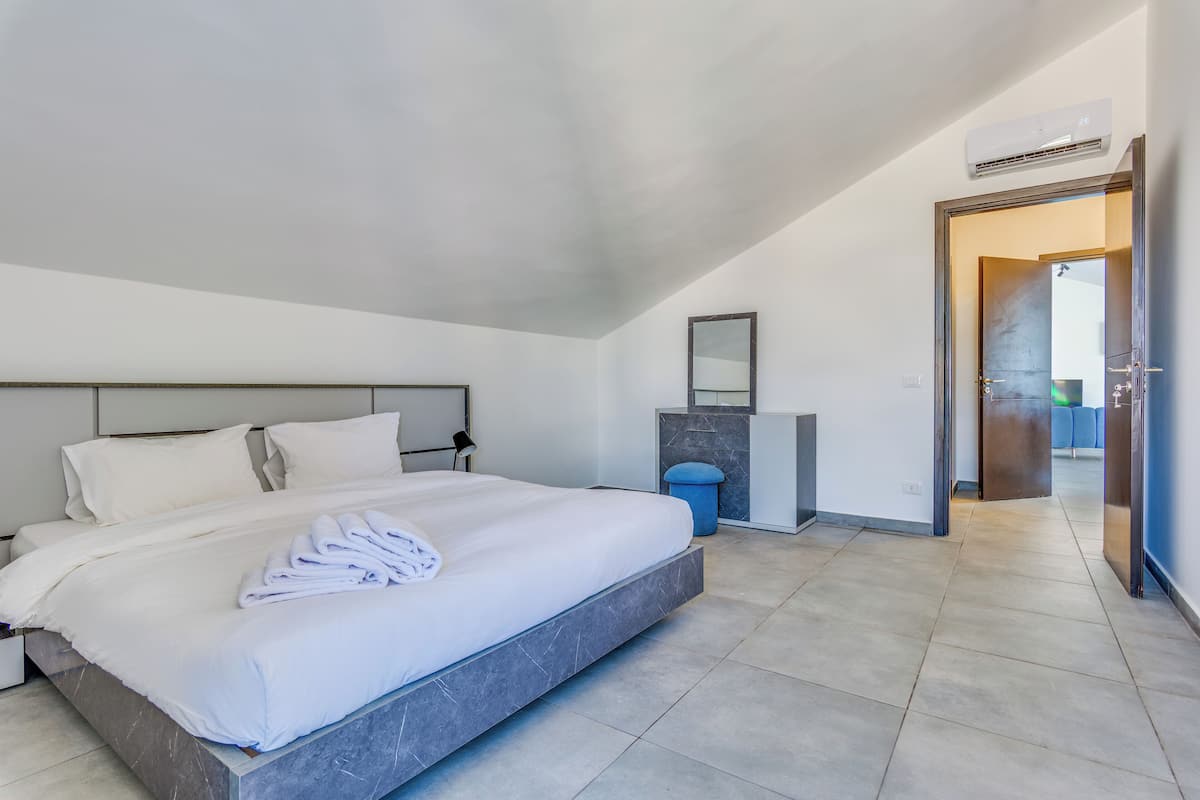 501 (B) - Mountain view 2 Bedroom & Balcony | 1 slaapkamer, luxe beddengoed, individueel gedecoreerd