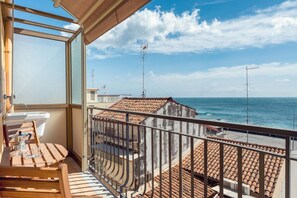 Interior - GuestHost - Aci Castello: Sea, Sun, Serenity (Aci Castello)