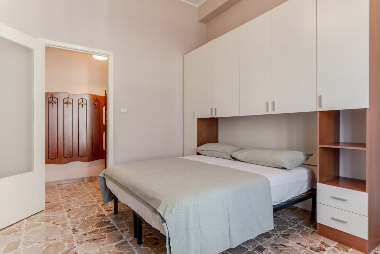 2 bedrooms, iron/ironing board, WiFi