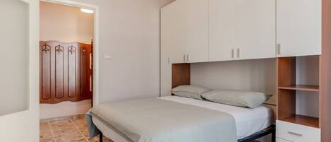 2 habitaciones, tabla de planchar con plancha y wifi