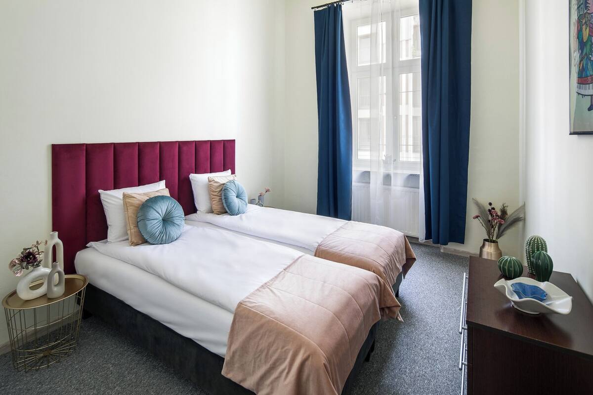 Iron/ironing board, free WiFi, bed sheets