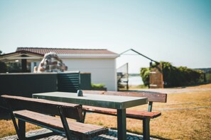 Outdoor dining - Charming apartment in a fantastic location - 2 min. to the lake (Lohmen)