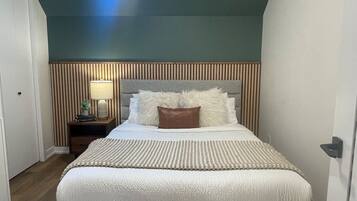 2 bedrooms, desk, iron/ironing board, travel cot