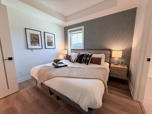 2 Schlafzimmer, Schreibtisch, Bügeleisen/Bügelbrett, Reisekinderbett