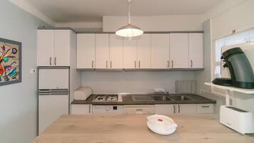 Fridge, microwave, oven, coffee/tea maker