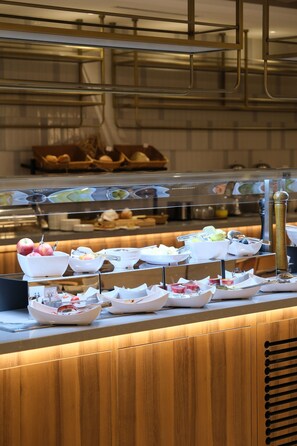 Se ofrece un desayuno bufé todos los días (por un coste adicional)