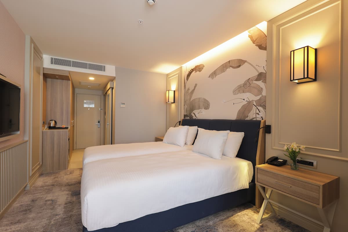 Soundproofing, free WiFi, bed sheets