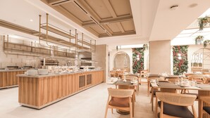 每日付費供應吃到飽自助式早餐