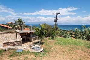 Gemeinsamer Schlafsaal, Mehrere Schlafzimmer, Terrasse, Gartenblick | Unterkunftsgelände