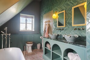 Hårtørrer, håndklæder, Sæbe, Toiletpapir