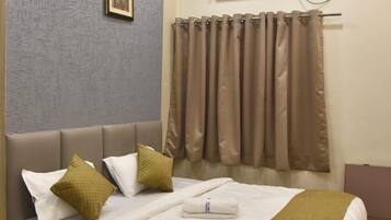 Deluxe Room | Desk, free WiFi, bed sheets