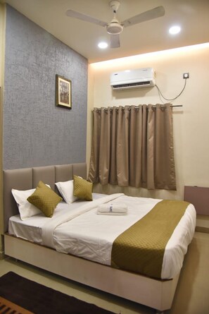 Deluxe Room - Aarchi International (Raipur)