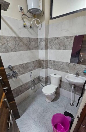 Deluxe Room | Bathroom | Shower, free toiletries, towels, soap - Aarchi International (Raipur)