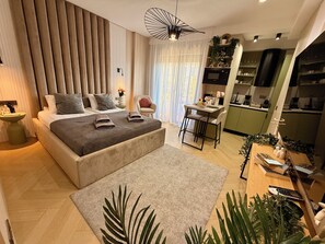 Minibar, Zimmersafe, individuell dekoriert, individuell eingerichtet