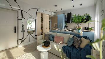 165-cm Smart TV with cable channels, Netflix, Hulu