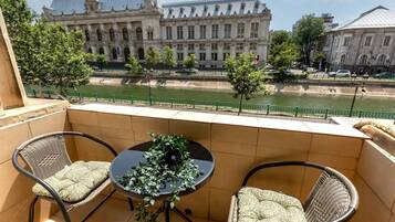 Luxury Apartment, Balcony, River View 4 | View from room