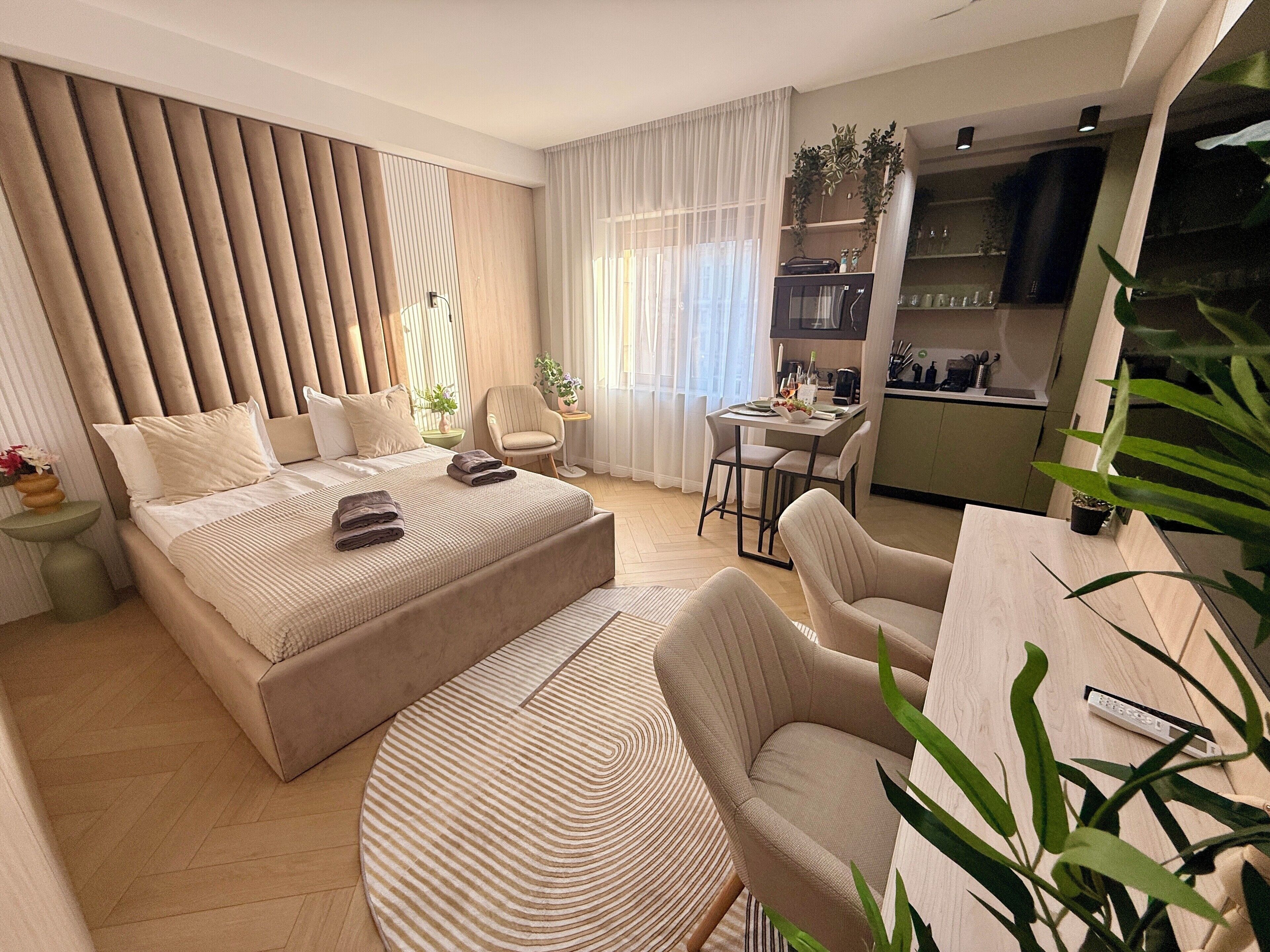 Luxury Studio, River View 11 | Minibar, in-room safe, individually decorated, individually furnished