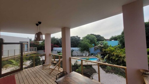 Toko Gem: Tropical getaway with spacious veranda and saltwater pool