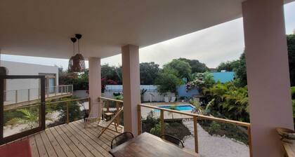 Toko Gem: Tropical getaway with spacious veranda and saltwater pool