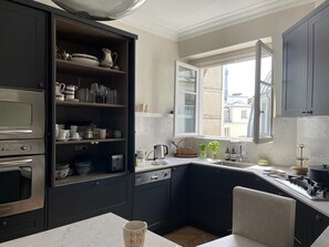 Micro-ondes, four, plaque de cuisson, lave-vaisselle
