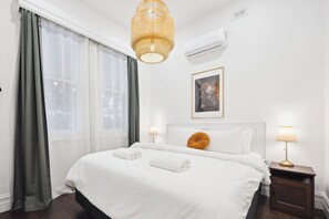 3 chambres, fer et planche à repasser, Wi-Fi, draps fournis