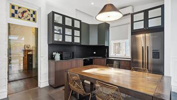 Coffee/tea maker, fridge, microwave, oven