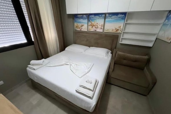 Deluxe appartement, balkon, uitzicht op het strand | Geluiddichte muren, gratis wifi