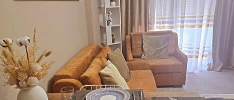 Comfort Apartment, Balcony, Beach View | Living area