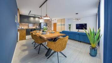 Apartment (68) | Dining room