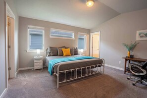 3 bedrooms, iron/ironing board, WiFi, bed sheets