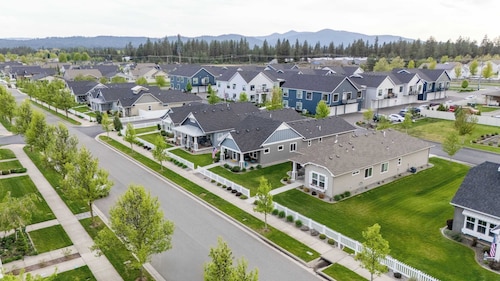 Boutique CDA Retreat | Sleeps 6 • Near Downtown