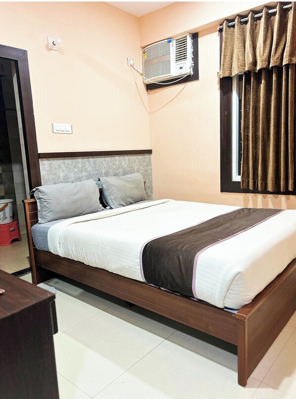 Habitación Deluxe doble, Aire acondicionado | Escritorio, sistema de insonorización, ropa de cama