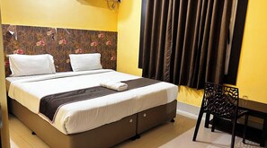 Habitación triple Deluxe, Aire acondicionado | Escritorio, sistema de insonorización, ropa de cama