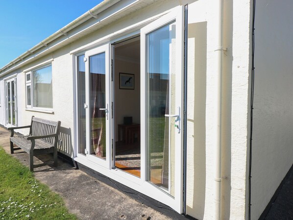 Exterior detail - Kites - 52 Gower Holiday Village (Swansea)