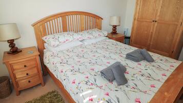 2 bedrooms, individually decorated, individually furnished, free WiFi
