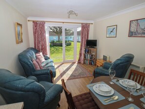 Living area - Kites - 52 Gower Holiday Village (Swansea)