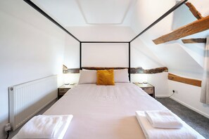 3 bedrooms, bed sheets