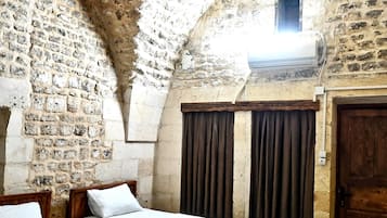 Classic Room | Desk, free WiFi