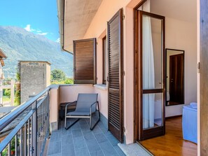 Property grounds - Stunning private villa for 8 people with WIFI, TV, patio and panoramic view (Andalo Valtellino)