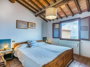 1 bedroom, travel crib, free WiFi