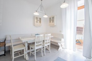 Dining - Jade house facing the sea just a stone's throw from Rome (Ladispoli)