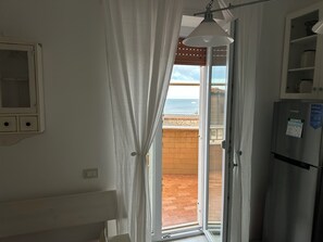 Interior - Jade house facing the sea just a stone's throw from Rome (Ladispoli)