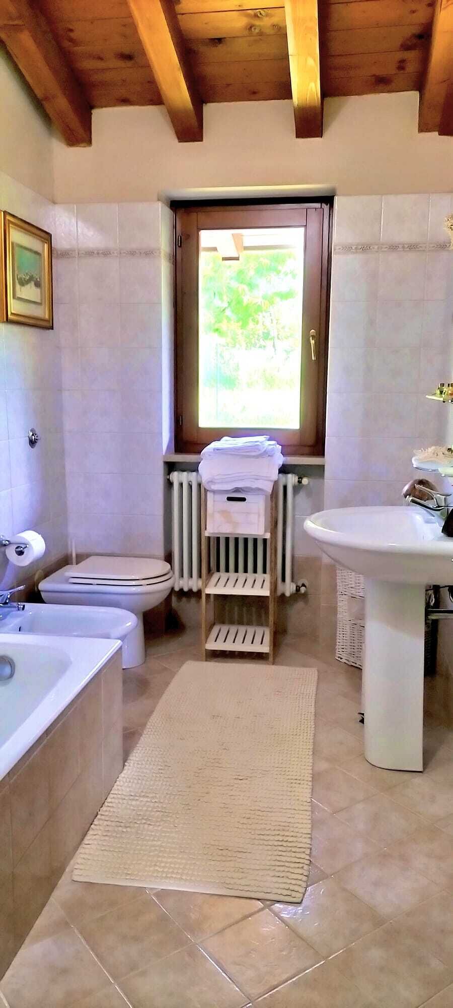 Dusche, Haartrockner, Bidet, Handtücher