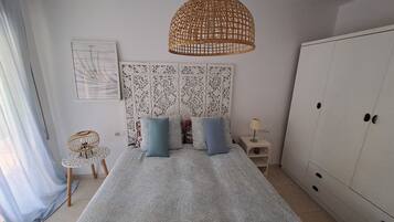 2 slaapkamers, een strijkplank/strijkijzer, gratis wifi, beddengoed