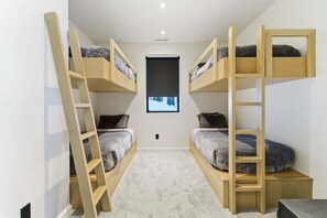 5 habitaciones, tabla de planchar con plancha y wifi gratis 