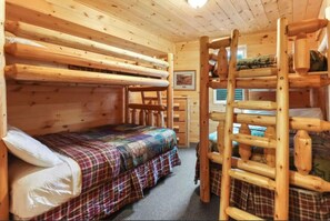 5 bedrooms, desk, iron/ironing board, free WiFi